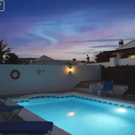Magica 7 Minutes Walk To Center With Pool And A/c Вилла