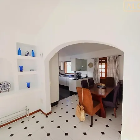 Вилла Magica 7 Minutes Walk To Center With Pool And A/c