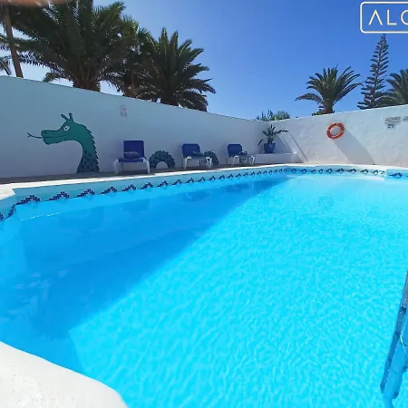 Вилла Magica 7 Minutes Walk To Center With Pool And A/c *