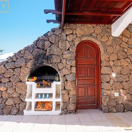 Villa Magica 7 Minutes Walk To Center With Pool And A/c *